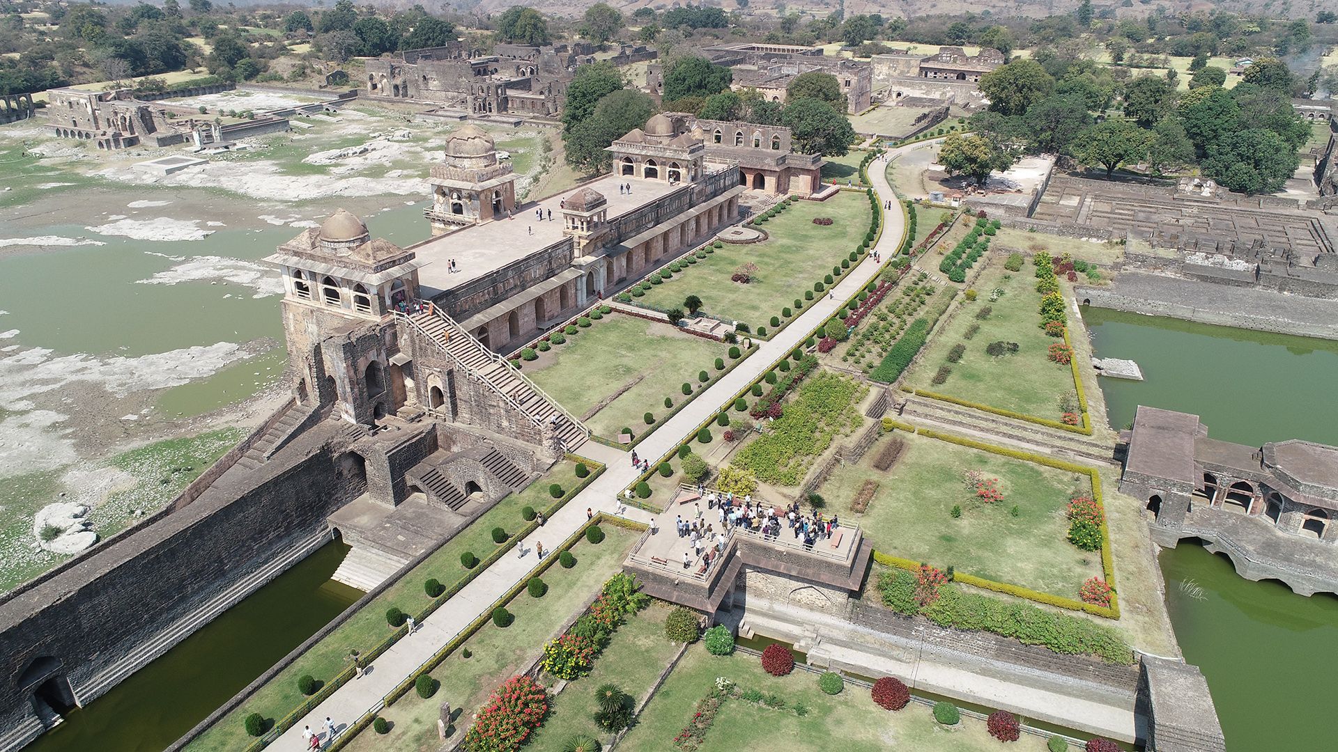 Bhopal To Mandu Taxi Service