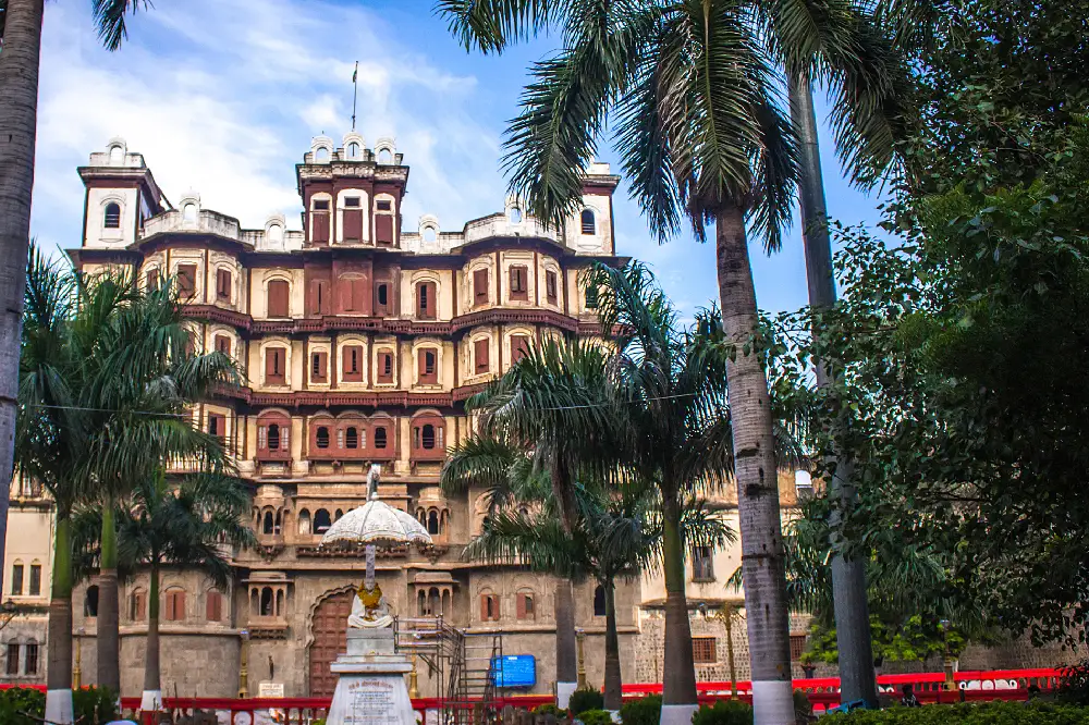 Taxi Service from Bhopal to Indore